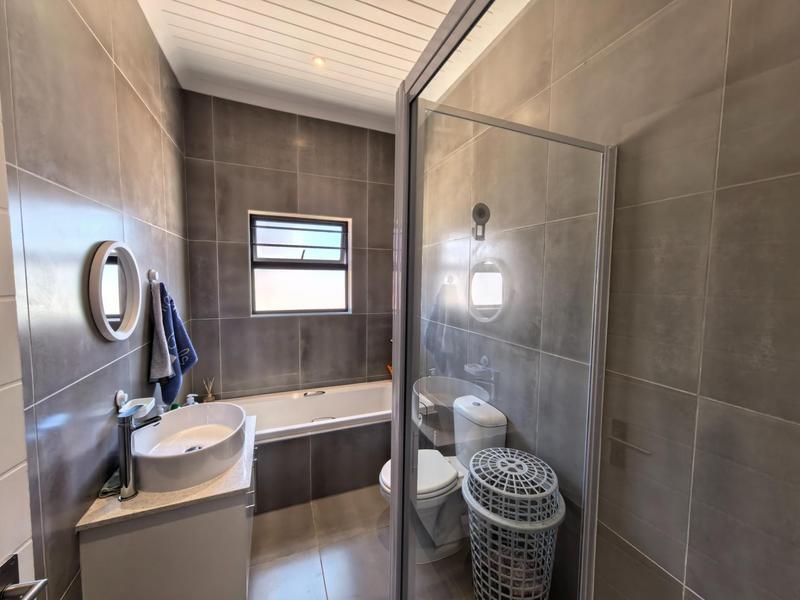 3 Bedroom Property for Sale in Laaiplek Western Cape